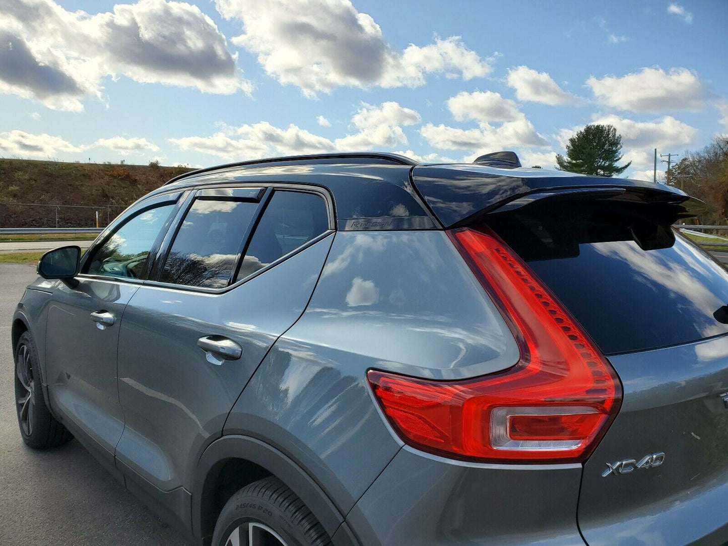 VOLVO XC40 IN CHANNEL RAIN GUARDS ( FITS 2018-UP) FULL SET DARK SMOKE